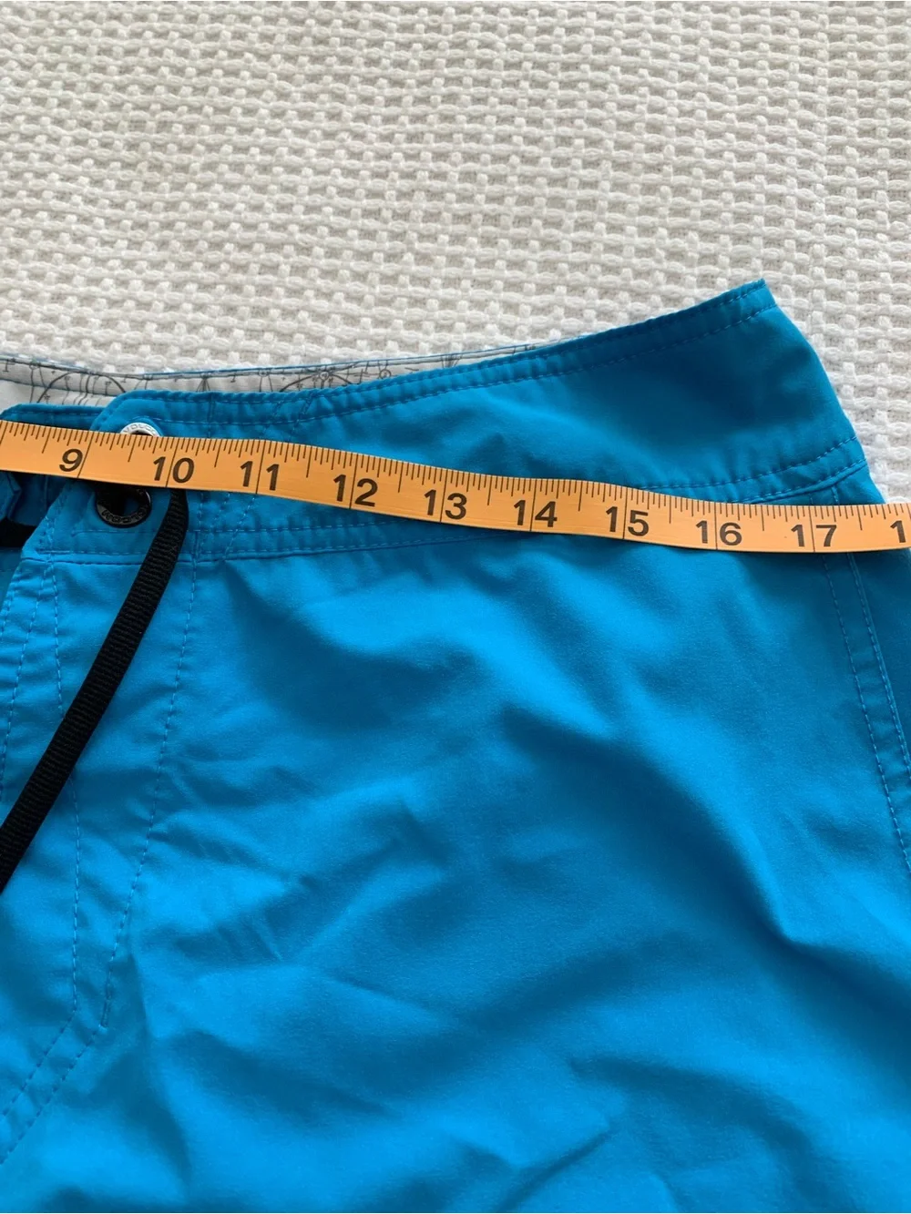 Volcom Men’s Blue Swim Trunks Size 33 Waist